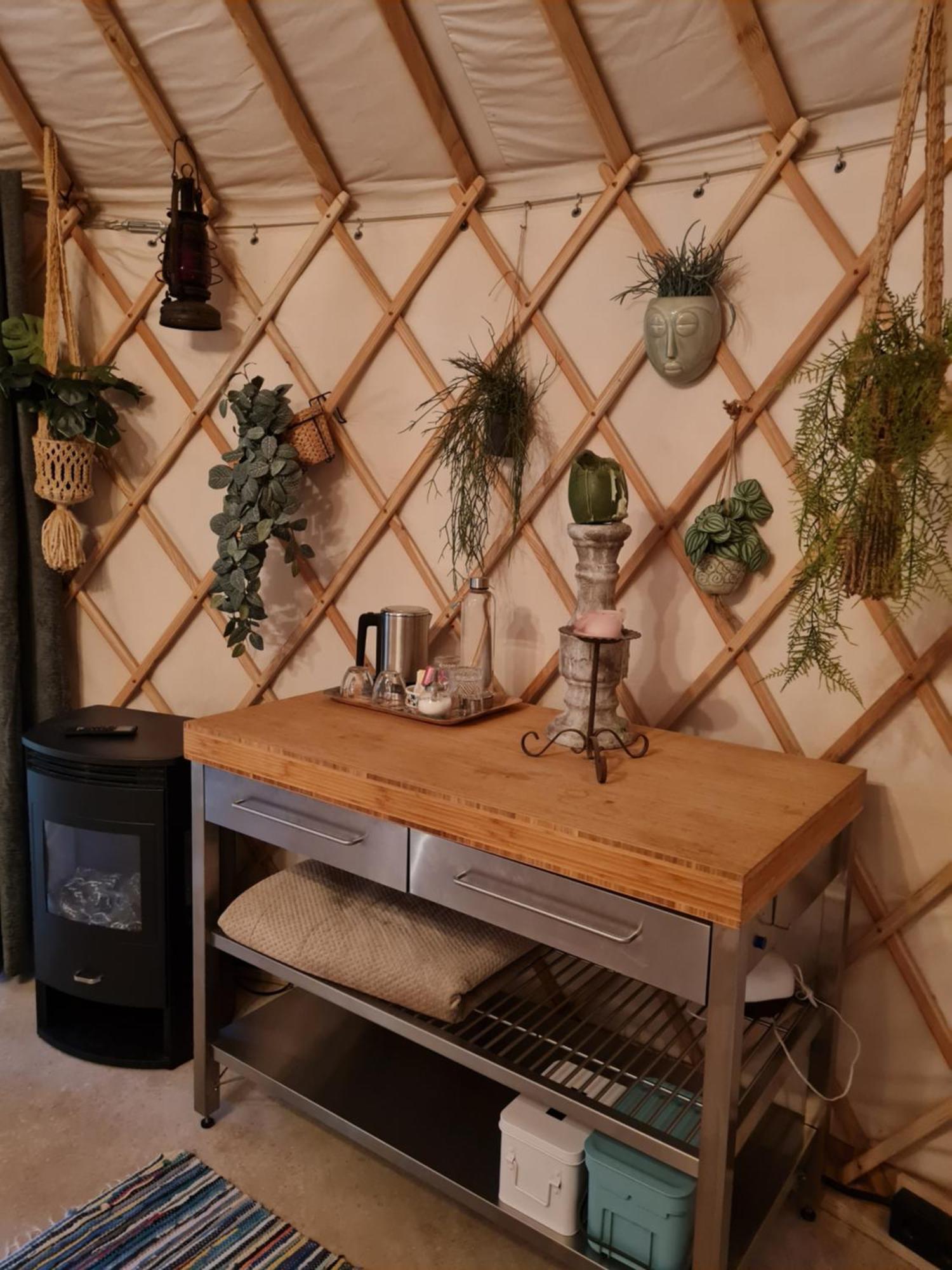 Luxe yurt in monumentale boerderij Villa Eckelrade Buitenkant foto